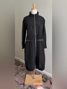 Sun Kim Black Lightweight Zip Jacket Bubble Hem Modern Minimalist Coat (Size XS)